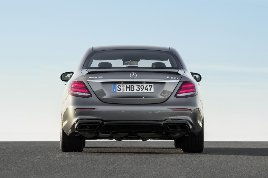  Mercedes-AMG E63 S 4Matic 2017 года  (WW) (фото 13 из 52)